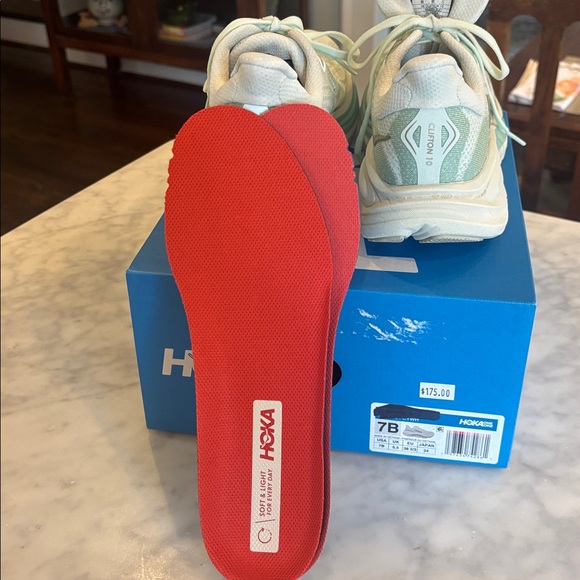 Hoka Women's sea green Clifton 10 Athletic Shoes - Picture 4 of 8